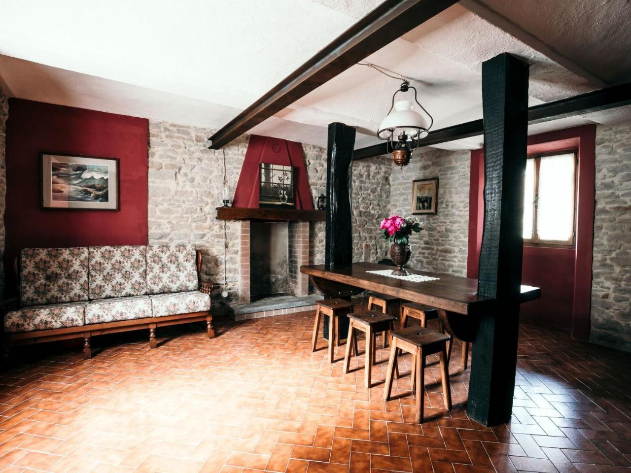 Superb Holiday Home In Piedmont Italy With Fireplace Santo Stefano Belbo Dış mekan fotoğraf